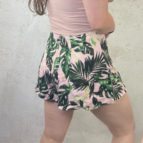 Lush Tropical Print Flowy Wide Leg Shorts Size Medium - Picture 4 of 13